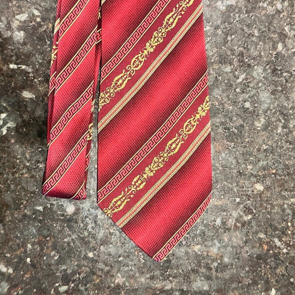 Vintage Gianni Versace Luxury Tie Red/Maroon/Burgundy/Gold Silk Medusa Necktie